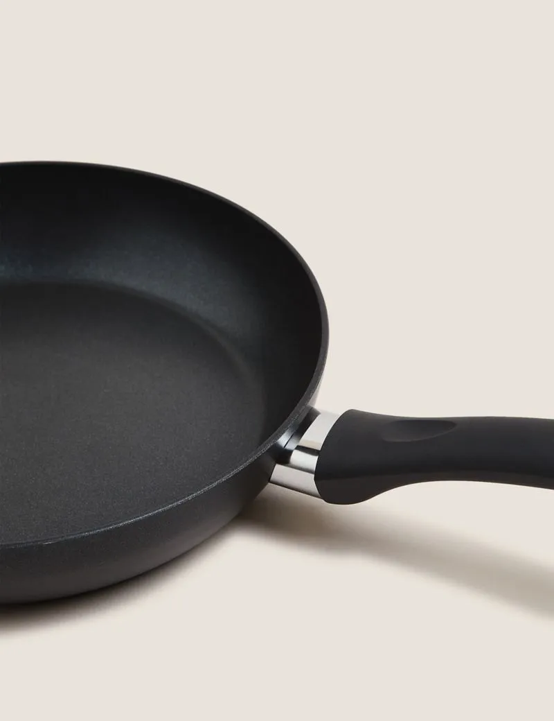 Black Aluminium 24cm Medium Non-Stick Frying Pan